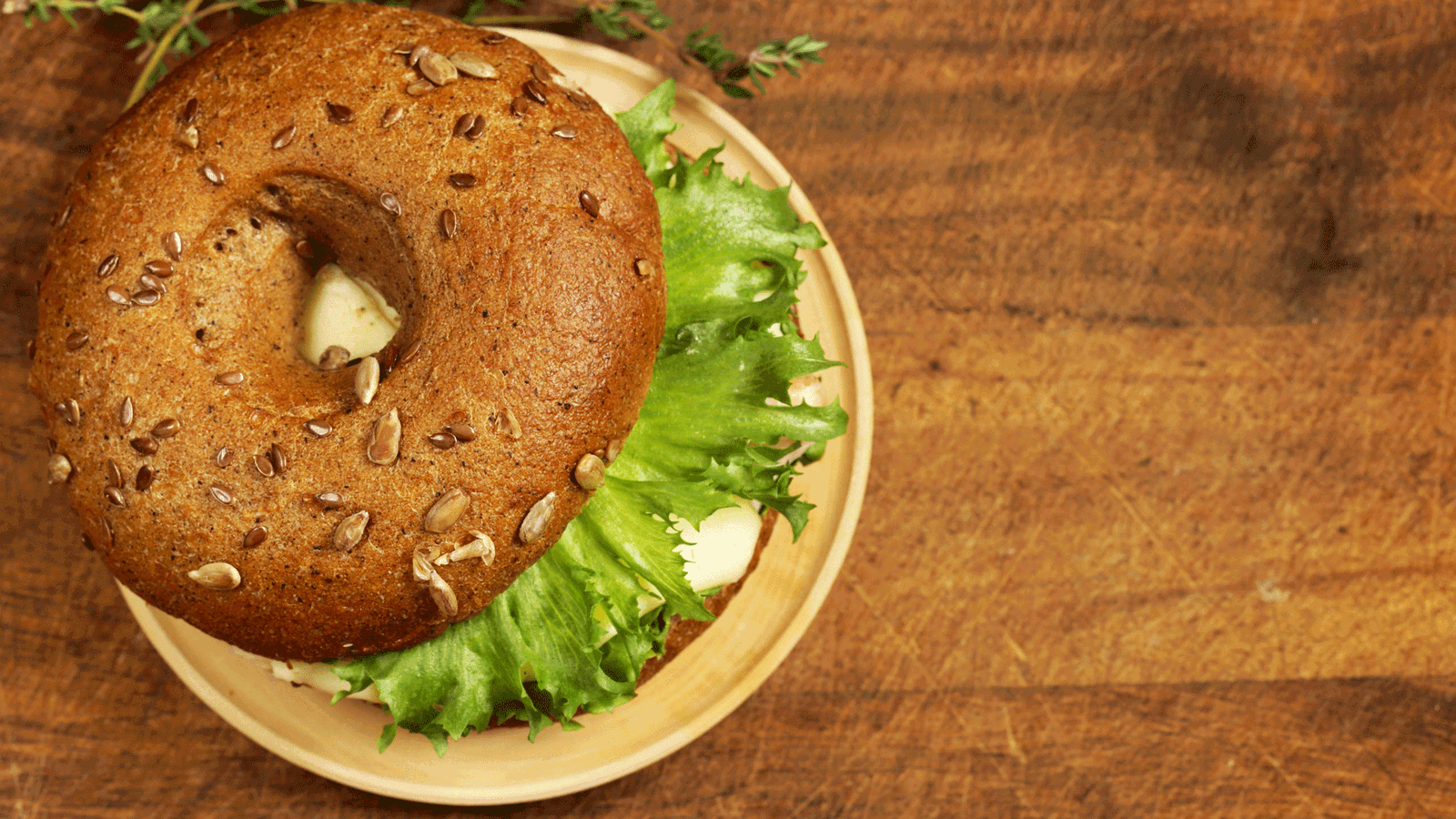 200528 vegetarischer bagelburger mit käse