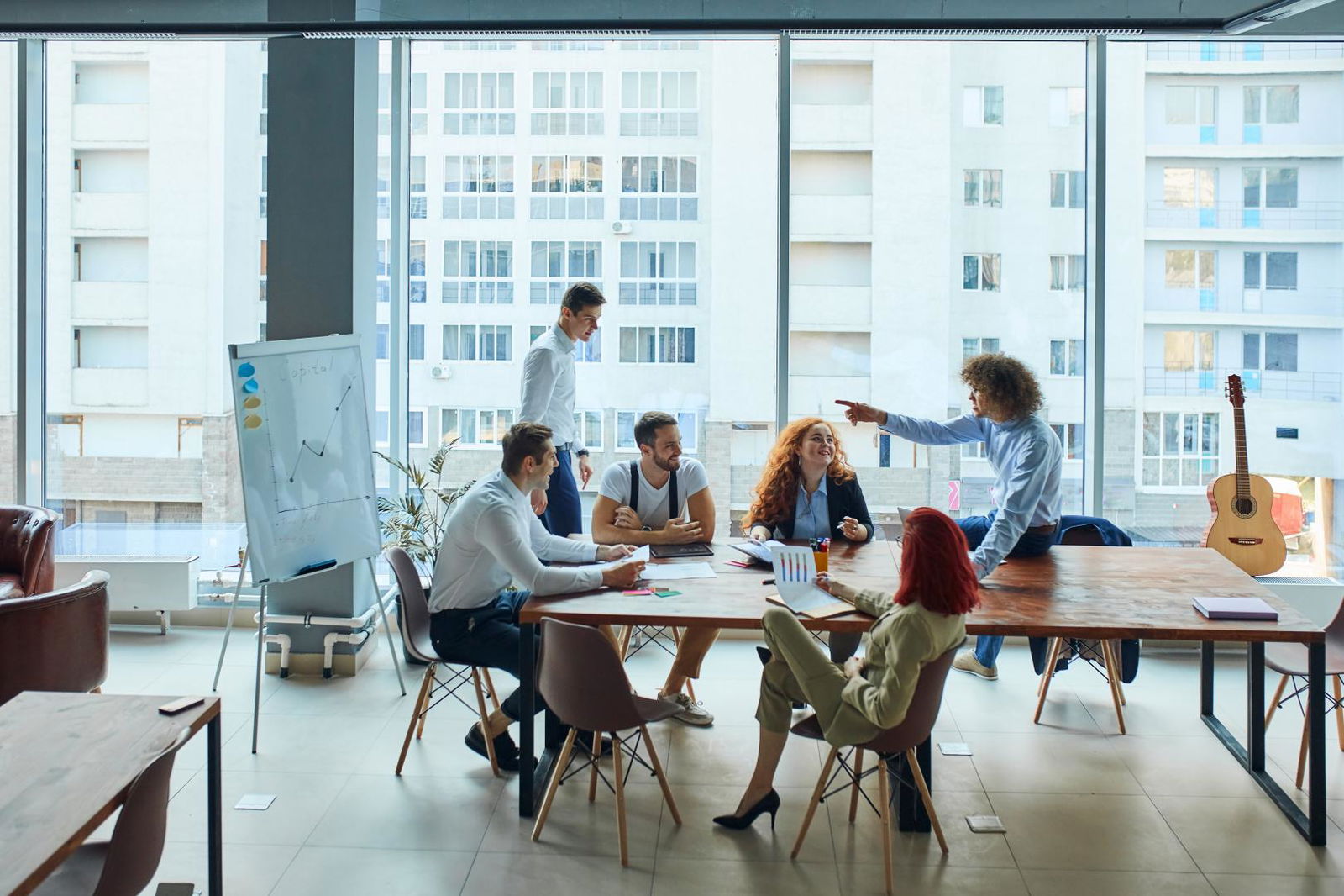 Meeting im Loft-Büro