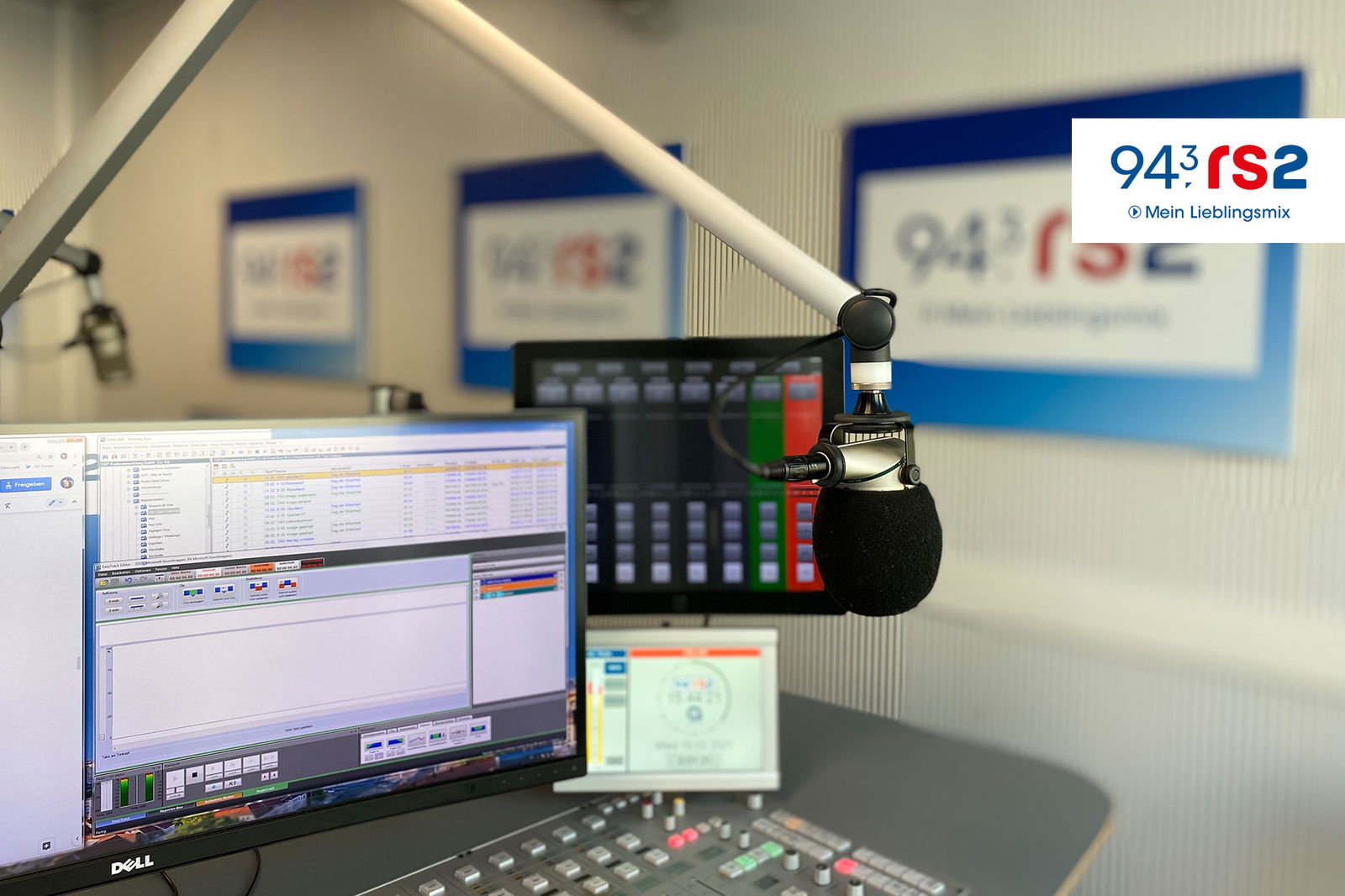 94,3 rs2 - Studio | Download: http://bit.ly/rs2-zoom-studio