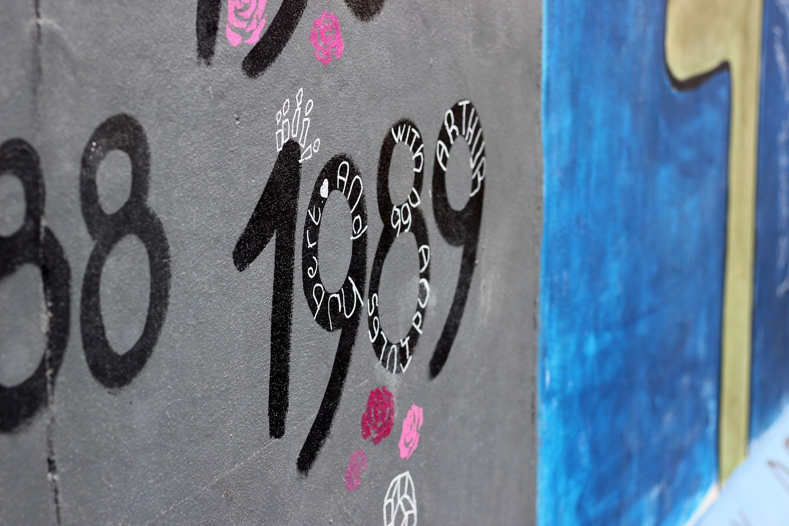 rs2-artikel-90er-hits-wind-of-change-scorpions-mauer