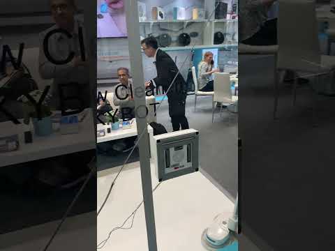 Big Moe auf der IFA 2022 - Mamibot Glass Robot